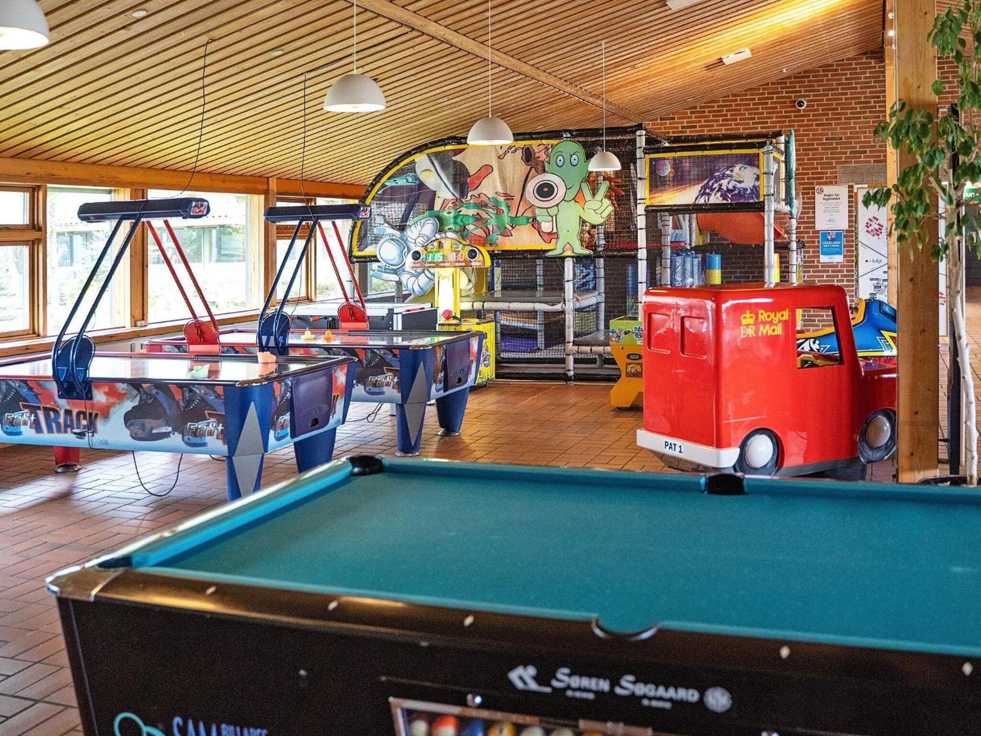 6 Person Holiday Home On A Holiday Park In Ханстхольм Экстерьер фото